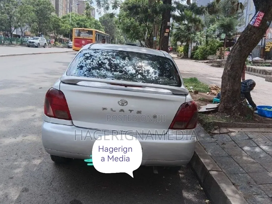 Toyota Platz 2001 Silver