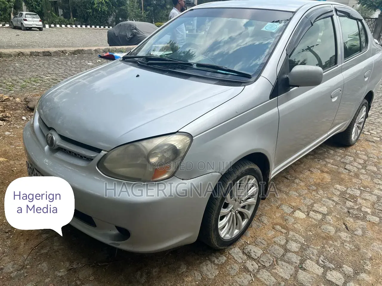 Toyota Platz 2001 Silver