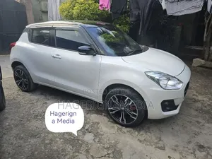 Suzuki Swift 2022 White