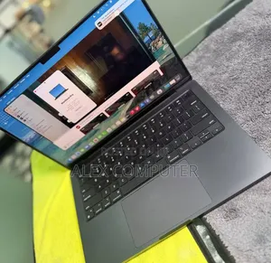 New Laptop Apple MacBook Pro 2024 M4 Pro 24GB Apple M4 Pro SSD 512GB