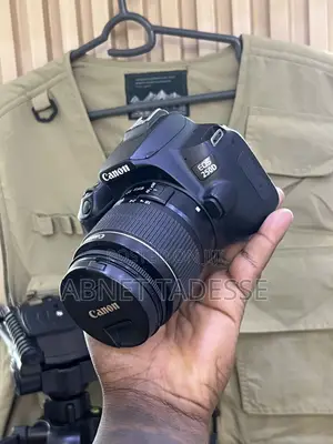 Canon 2000D