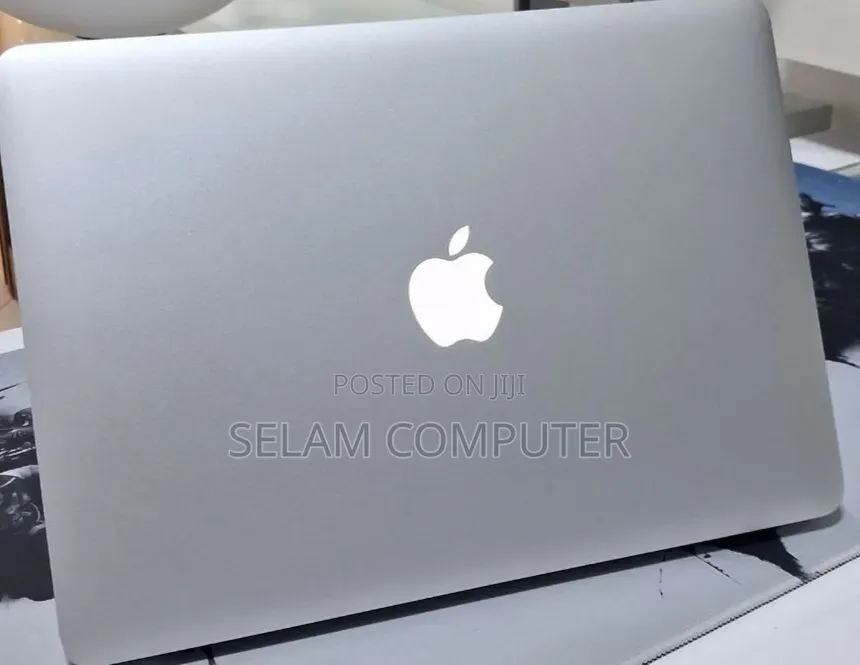 New Laptop Apple MacBook 2015 8GB Intel Core i5 SSD 256GB