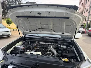 Toyota Land Cruiser 2018 White