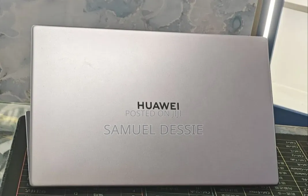 New Laptop Huawei Matebook D 15 8GB Intel Core i3 SSD 256GB