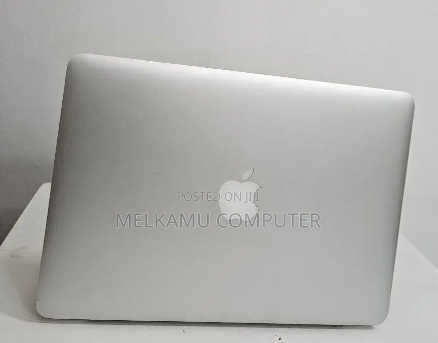 New Laptop Apple MacBook 2015 8GB Intel Core i7 SSD 256GB