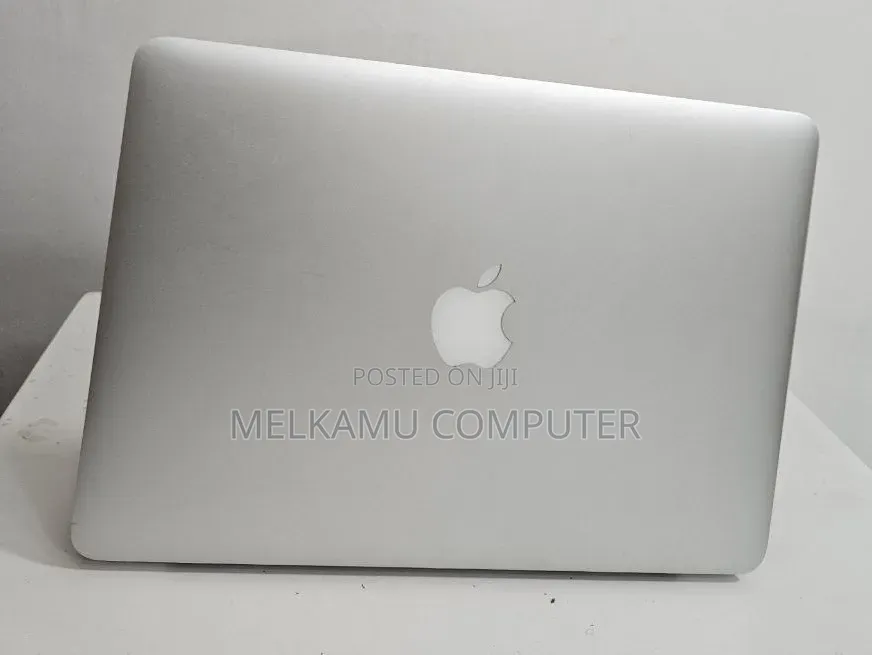 New Laptop Apple MacBook 2015 8GB Intel Core i7 SSD 256GB