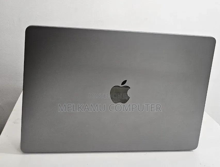New Laptop Apple MacBook Air 2024 M3 8GB Apple M3 SSD 512GB