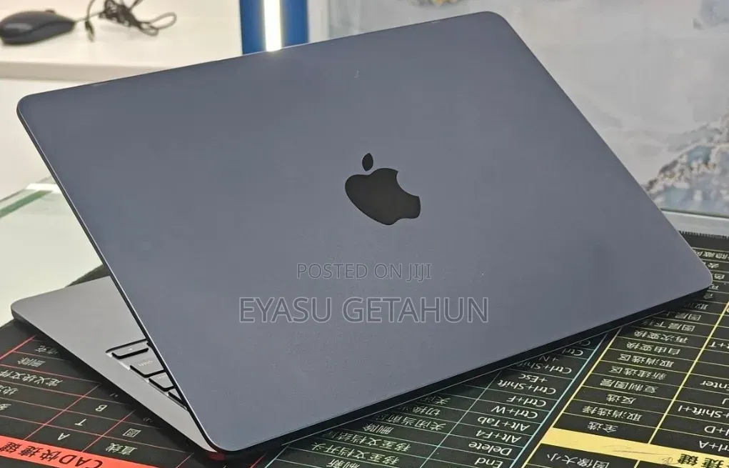 New Laptop Apple MacBook Air 2022 M2 8GB Apple M2 SSD 512GB