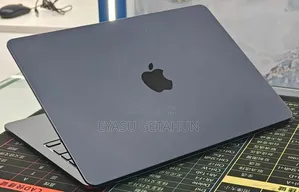 New Laptop Apple MacBook Air 2022 M2 8GB Apple M2 SSD 512GB