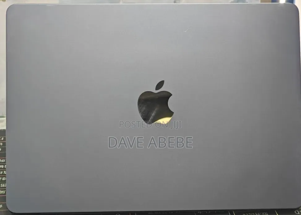 New Laptop Apple MacBook Air 2022 M2 8GB Apple M2 SSD 512GB