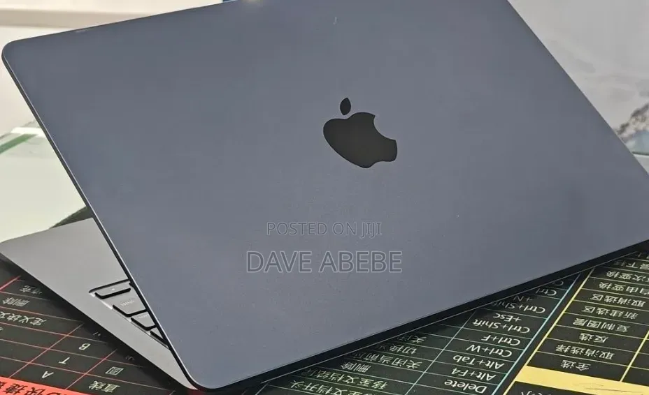 New Laptop Apple MacBook Air 2022 M2 8GB Apple M2 SSD 512GB