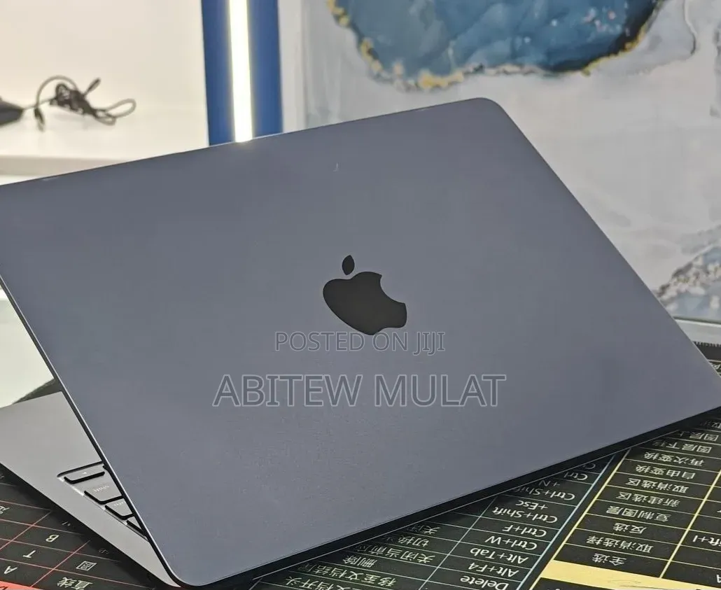 New Laptop Apple MacBook Air 2022 M2 8GB Apple M2 SSD 512GB