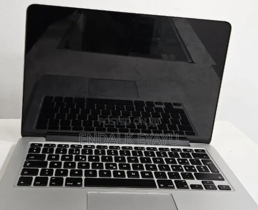New Laptop Apple MacBook Pro 2015 8GB Intel Core i7 SSD 256GB