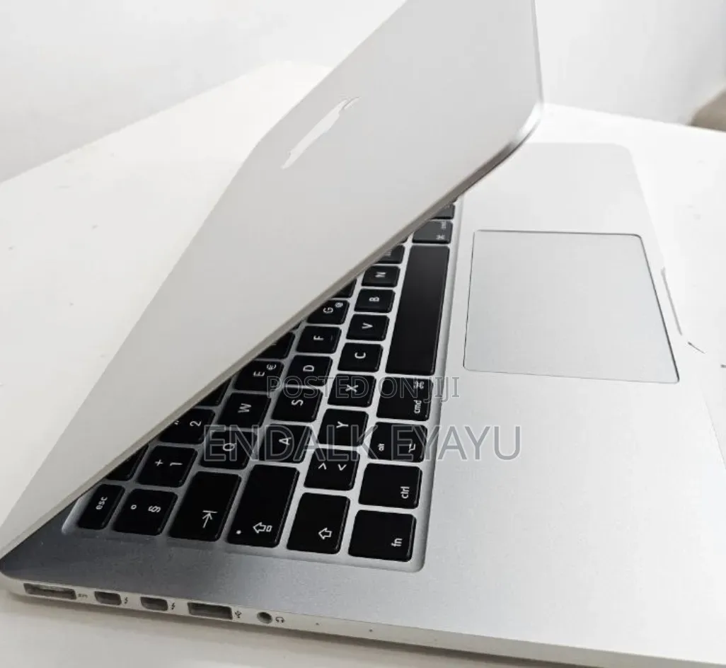 New Laptop Apple MacBook Pro 2015 8GB Intel Core i7 SSD 256GB