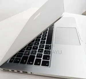 New Laptop Apple MacBook Pro 2015 8GB Intel Core i7 SSD 256GB