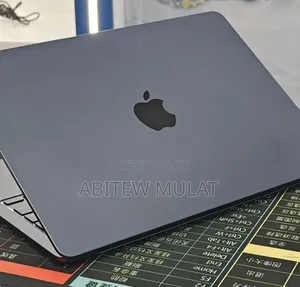 New Laptop Apple MacBook Air 2022 M2 8GB Apple M2 SSD 512GB