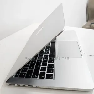New Laptop Apple MacBook Pro 2015 8GB Intel Core i7 SSD 256GB