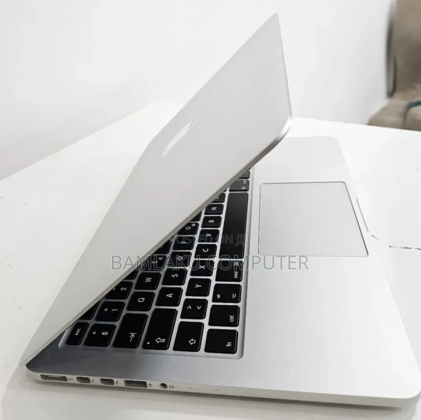 New Laptop Apple MacBook Pro 2015 8GB Intel Core i7 SSD 256GB