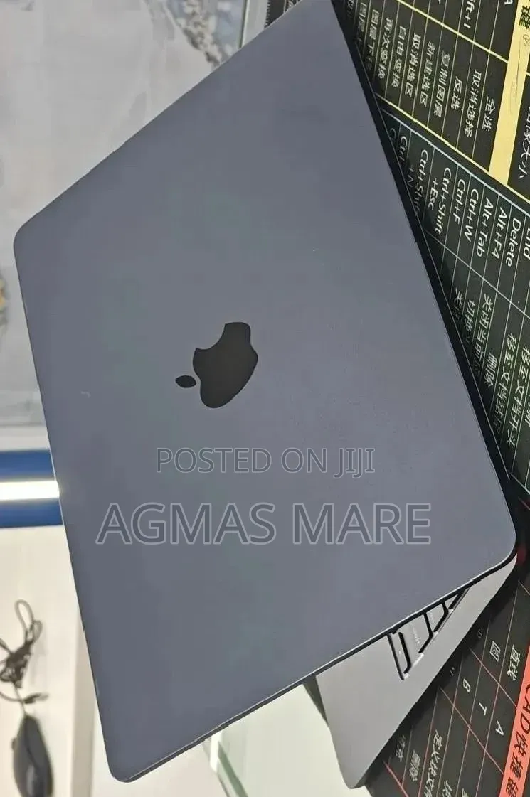 New Laptop Apple MacBook Air 2022 M2 8GB Apple M2 SSD 512GB