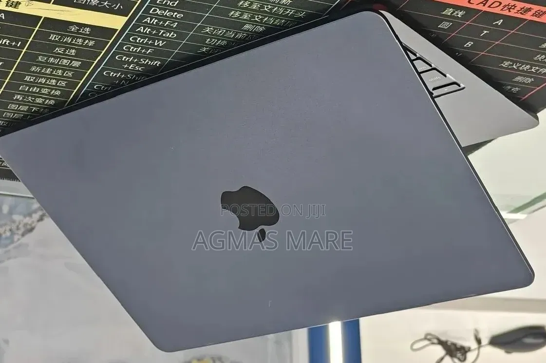 New Laptop Apple MacBook Air 2022 M2 8GB Apple M2 SSD 512GB