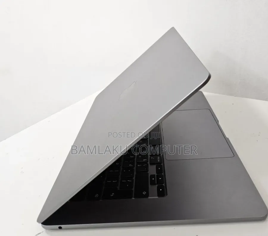 New Laptop Apple MacBook Air 2024 M3 8GB Apple M3 SSD 512GB