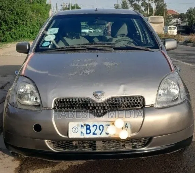 Toyota Vitz 2001 Gray