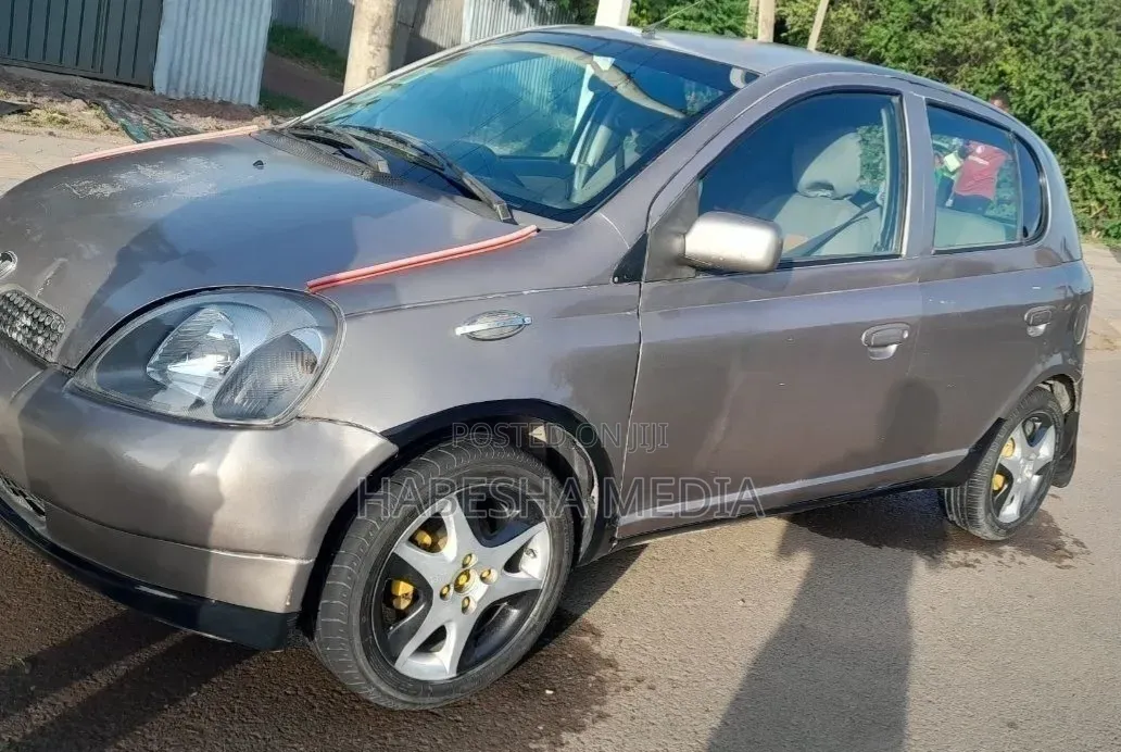Toyota Vitz 2001 Gray
