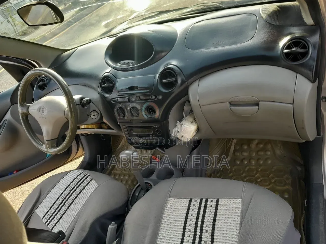 Toyota Vitz 2001 Gray