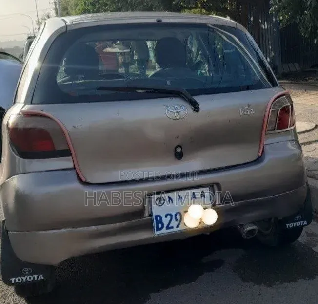 Toyota Vitz 2001 Gray