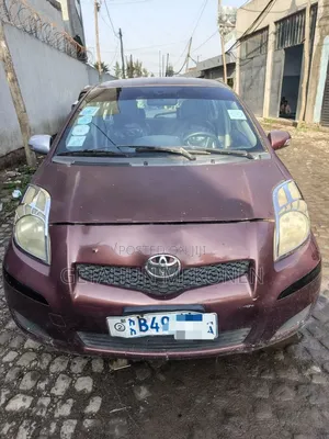 Toyota Yaris 2010 Burgundy