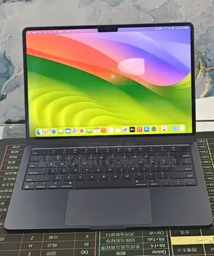 New Laptop Apple MacBook Air 2022 M2 8GB Apple M2 SSD 512GB