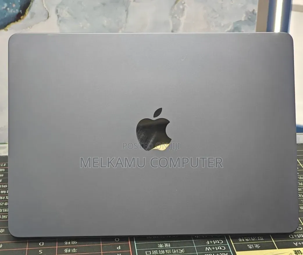 New Laptop Apple MacBook Air 2022 M2 8GB Apple M2 SSD 512GB