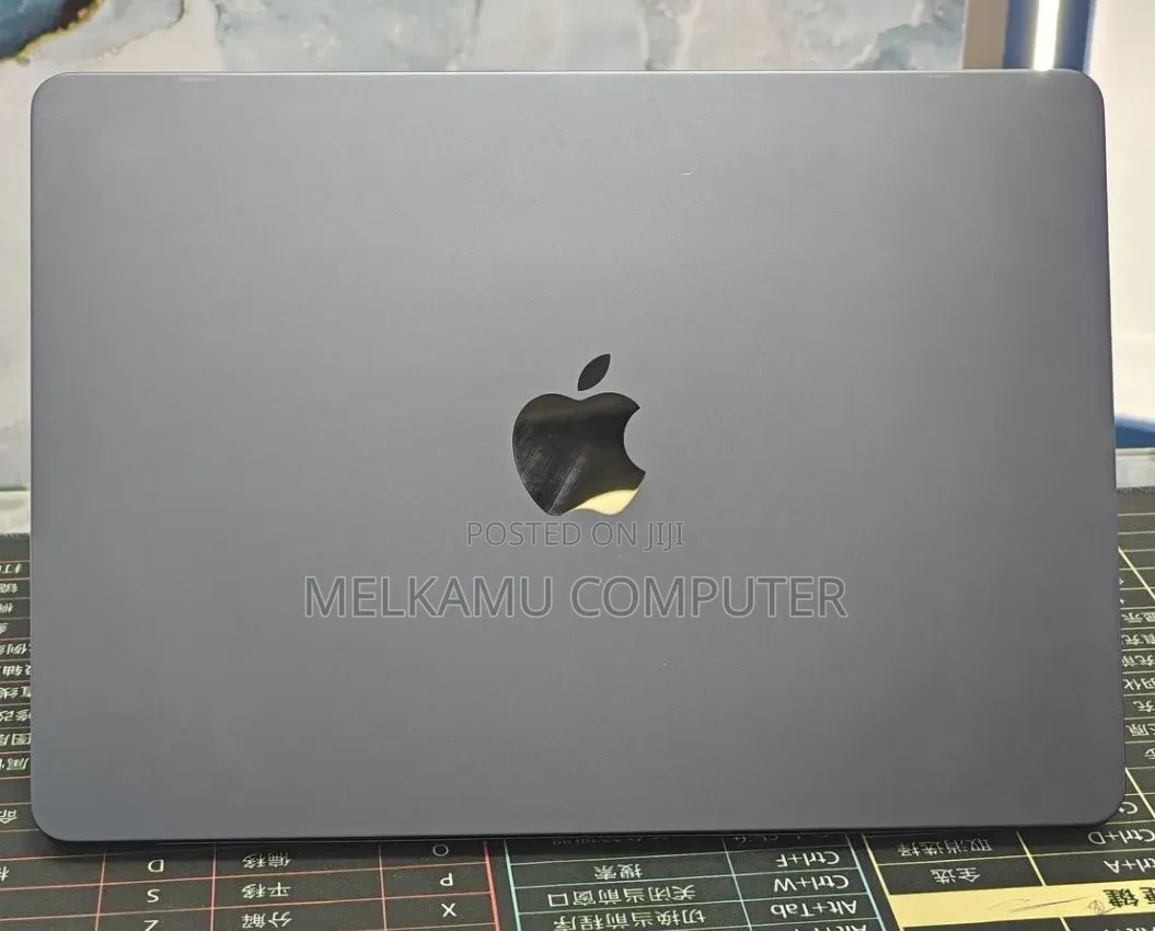 New Laptop Apple MacBook Air 2022 M2 8GB Apple M2 SSD 512GB