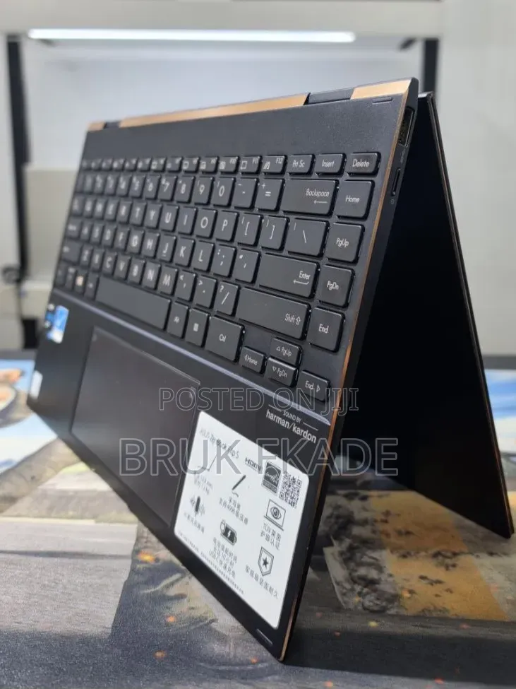 New Laptop Lenovo Yoga 7i 16GB AMD Ryzen 7 SSD 512GB
