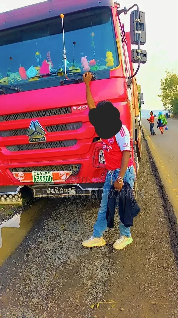 Sinotruk Howo 2025 Red