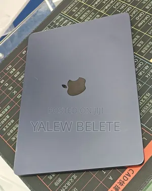 New Laptop Apple MacBook Air 2022 M2 8GB Apple M2 SSD 512GB