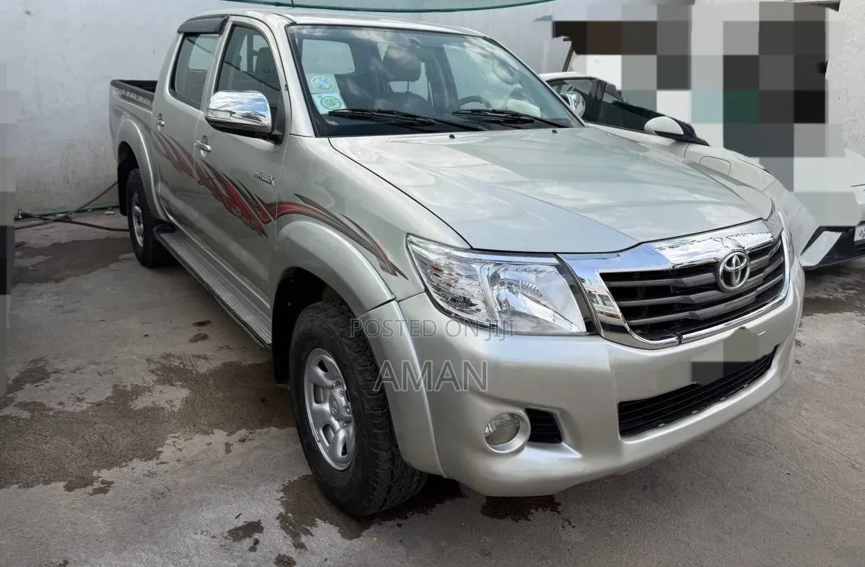 Toyota Hilux 2012 Silver