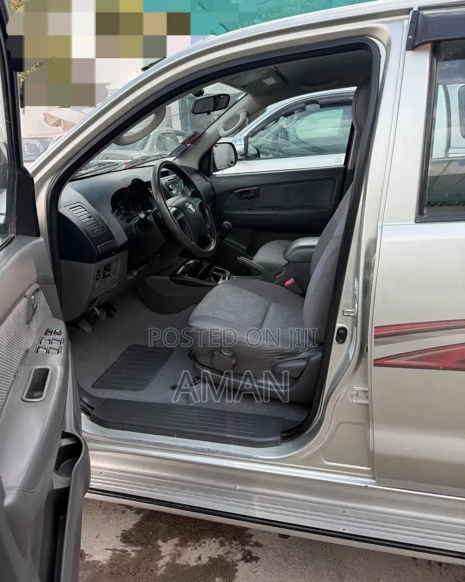 Toyota Hilux 2012 Silver