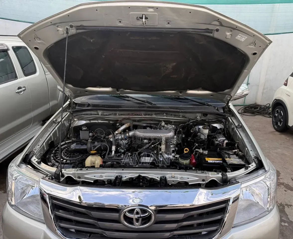 Toyota Hilux 2012 Silver