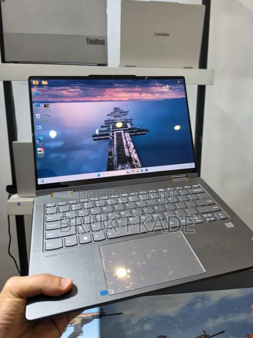 New Laptop Lenovo Yoga 7i 16GB Intel Core Ultra 7 SSD 512GB