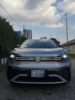 Volkswagen ID.6 2024 Gold