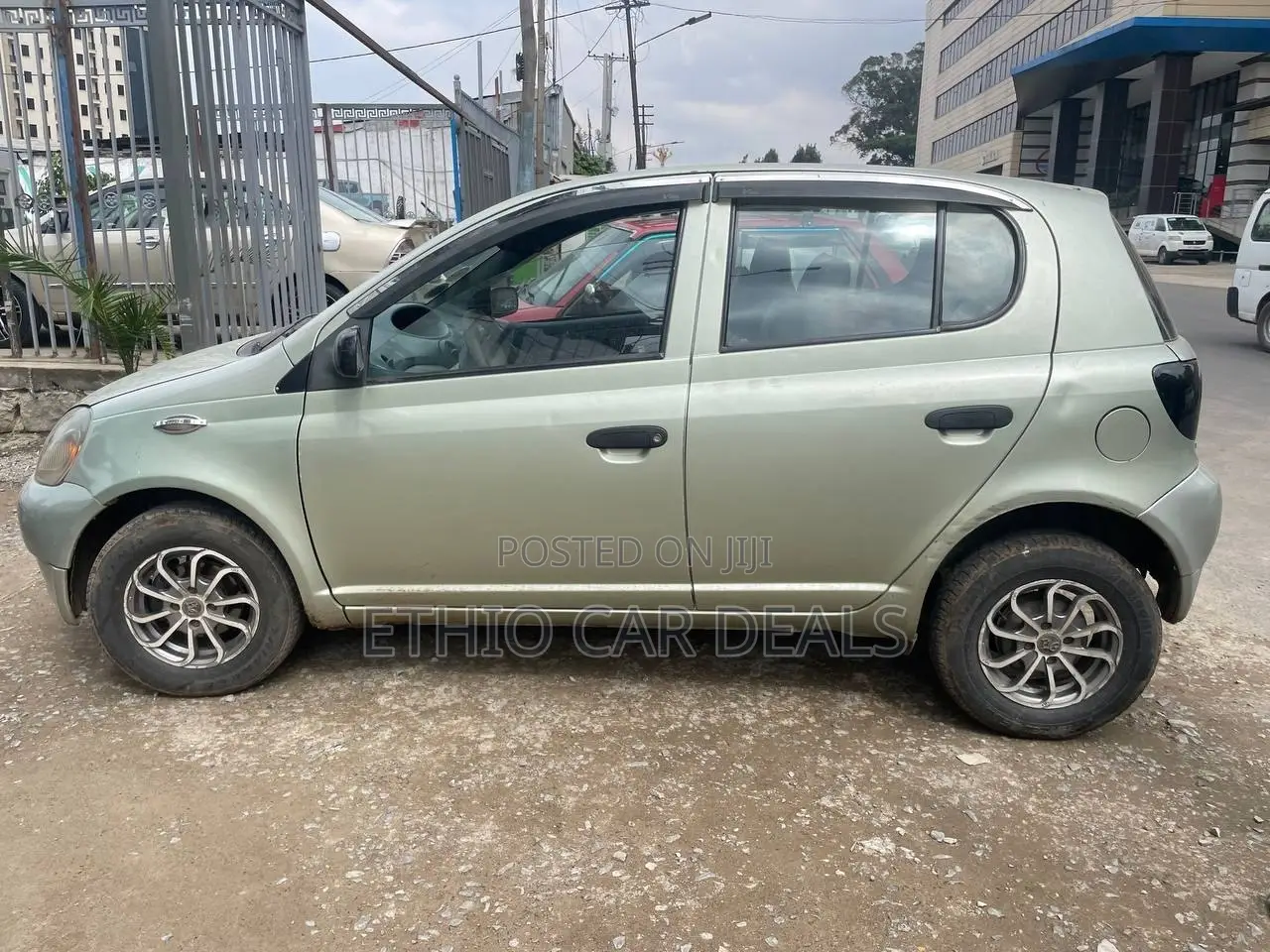 Toyota Vitz 2002 Gold