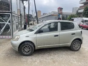 Toyota Vitz 2002 Gold