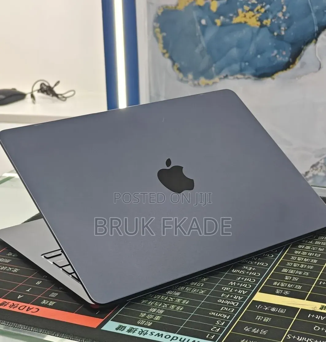 New Laptop Apple MacBook Air 2022 M2 8GB Intel Core M2 SSD 512GB