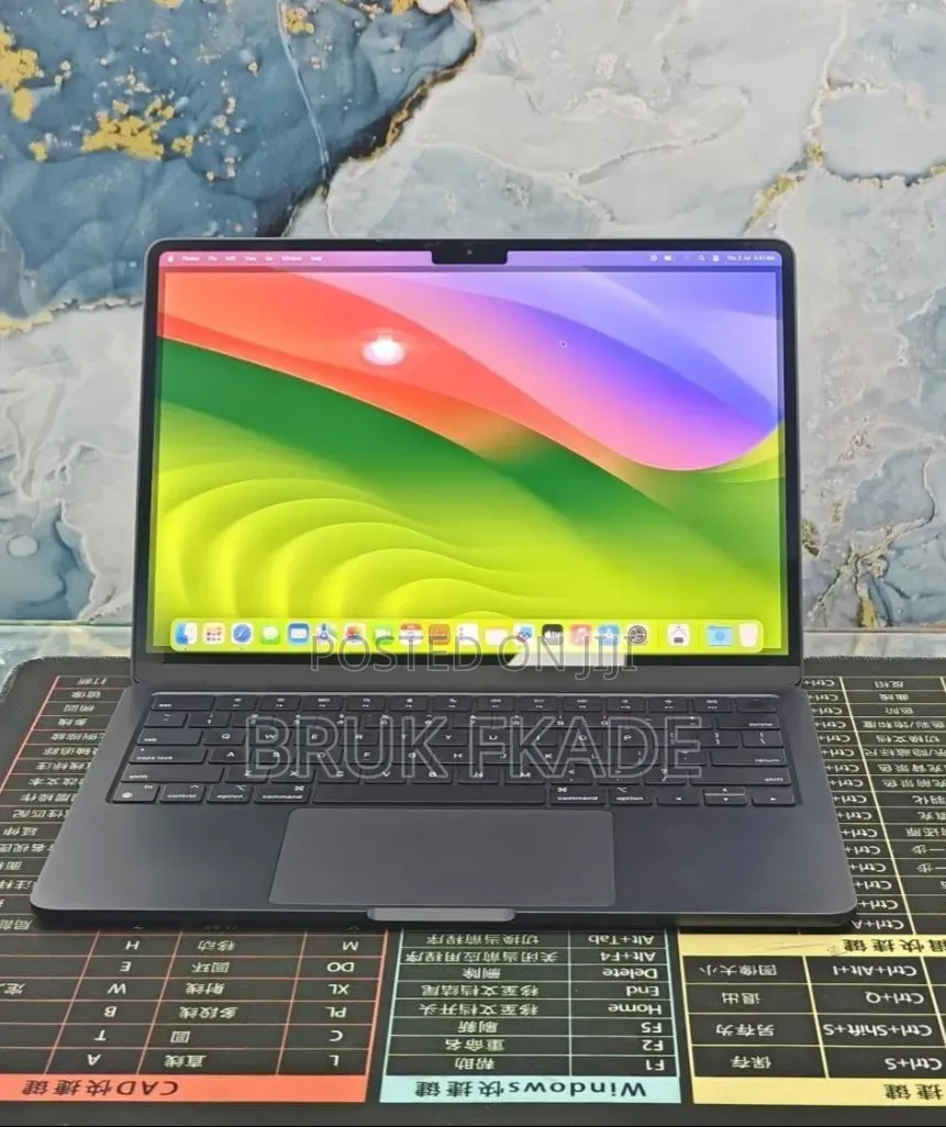 New Laptop Apple MacBook Air 2022 M2 8GB Intel Core M2 SSD 512GB