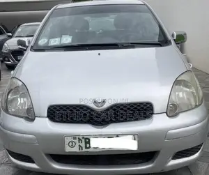Toyota Vitz 2003 Silver