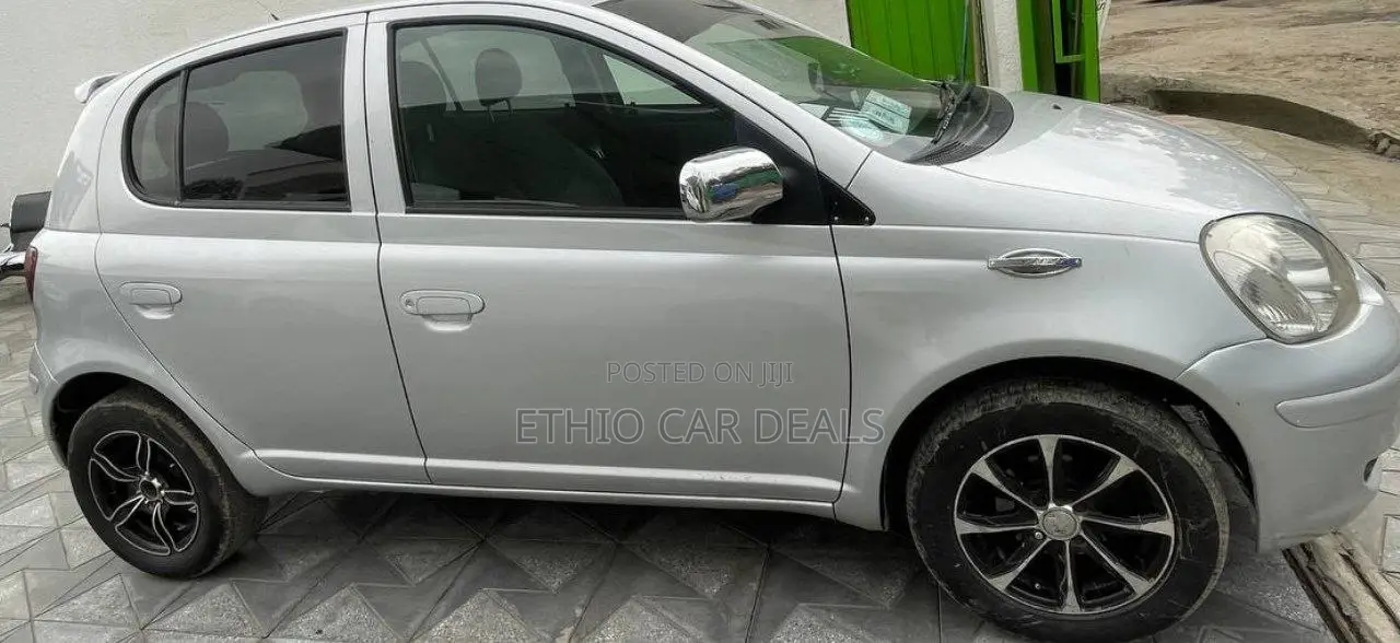 Toyota Vitz 2003 Silver