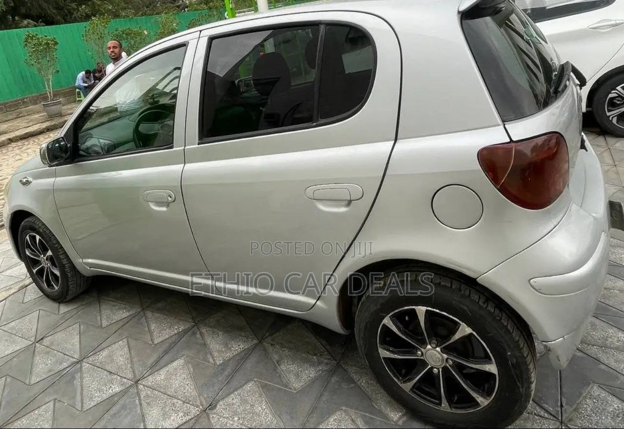 Toyota Vitz 2003 Silver