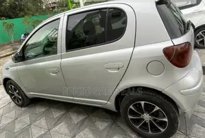 Toyota Vitz 2003 Silver