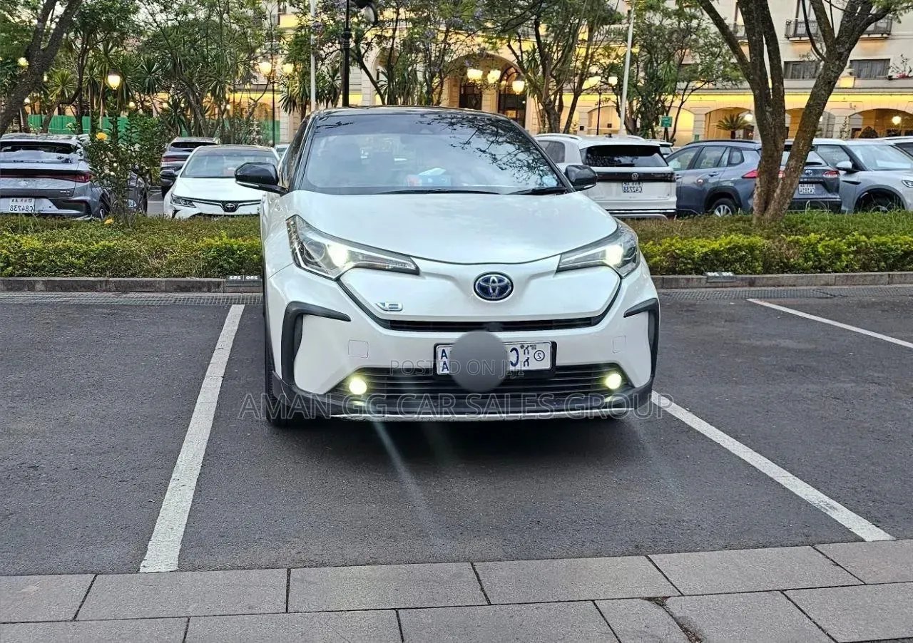Toyota C-HR 2022 White
